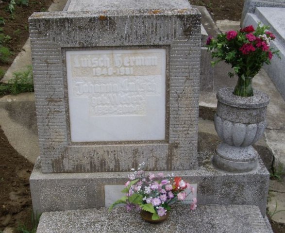 Lutsch Hermann 1940-1981 Weber Johanna 1929-2004 Grabstein